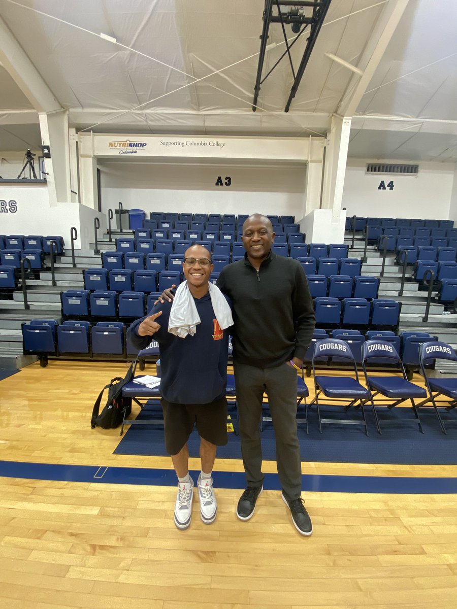 Organic_Ky's tweet photo. Had the chance to get a picture with my IDOL tonight @coachdgates ! Thank you for your wisdom and I appreciate you for your time! #GOMIZ #GoJays
All glory to God🙏🏾 https://t.co/y4Cbcxy3ha