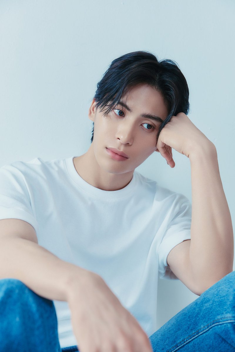 kbsworld_enter's tweet image. SF9 유태양, 새 프로필 공개...더 깊어진 눈빛으로 성숙한 매력 선보여
유태양, 차분+세련 새 프로필 공개...연말 뮤지컬 ‘렌트’로 열일 예고

[사진=FNC엔터테인먼트]

#유태양 #SF9 #에스에프나인 #YOOTAEYANG