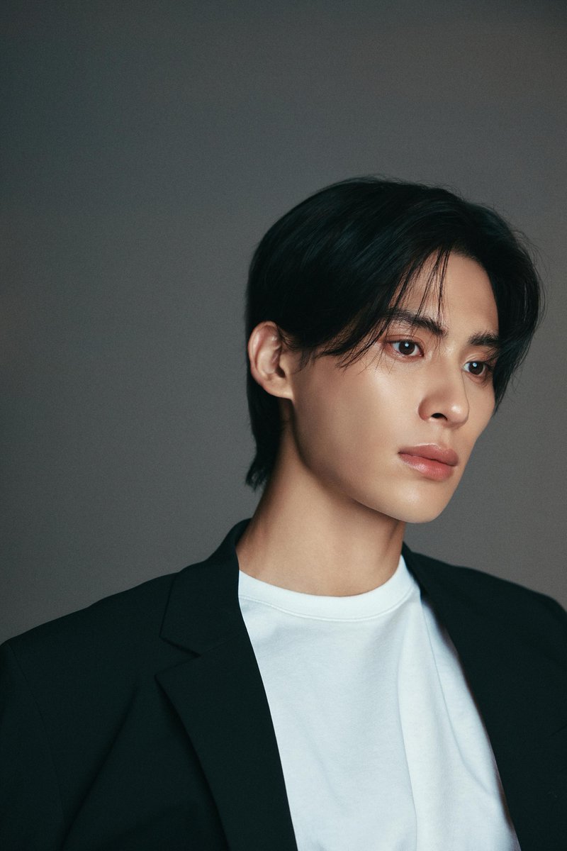 kbsworld_enter's tweet image. SF9 유태양, 새 프로필 공개...더 깊어진 눈빛으로 성숙한 매력 선보여
유태양, 차분+세련 새 프로필 공개...연말 뮤지컬 ‘렌트’로 열일 예고

[사진=FNC엔터테인먼트]

#유태양 #SF9 #에스에프나인 #YOOTAEYANG