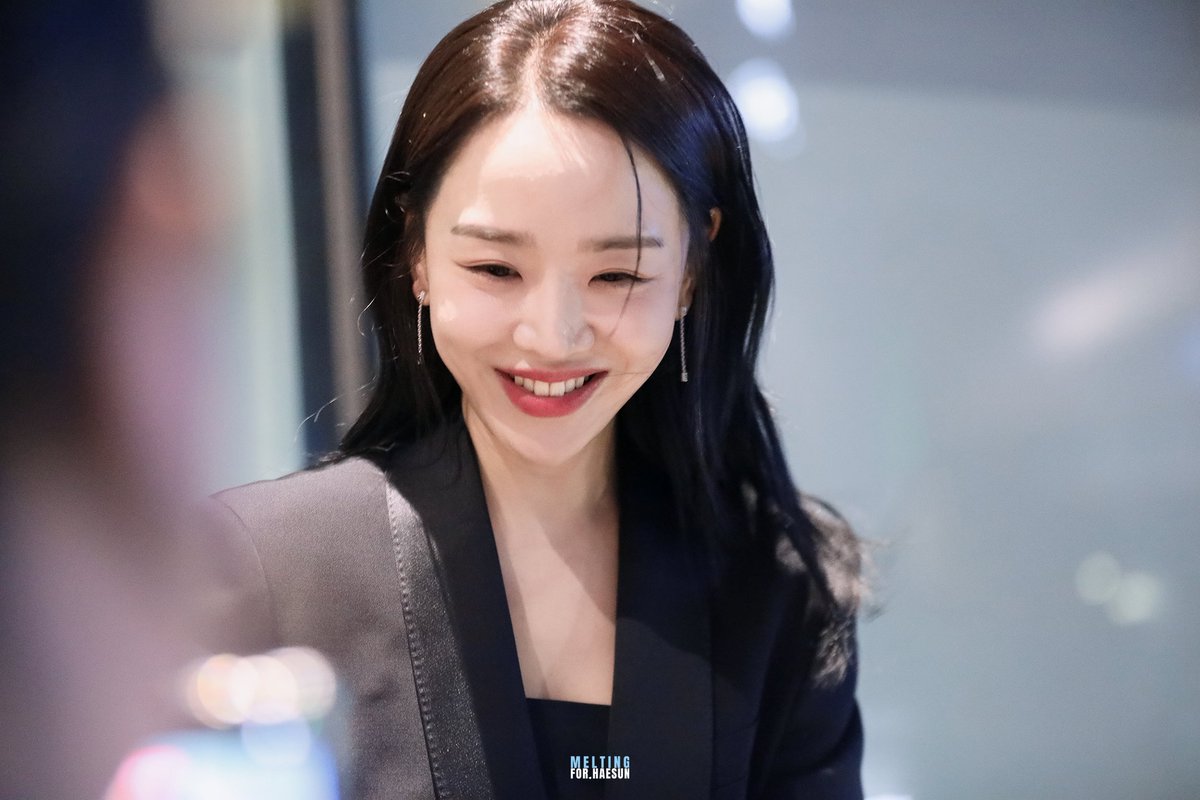 250918 부일영화상 퇴근길💜

팬들한테 한없이 다정하고 세상 제일 따수운 사람
수고했어🥰

 #신혜선 #ShinHaeSun