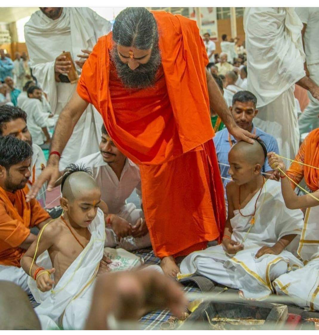 <a href="/indiatvnews/">India TV</a> <a href="/yogrishiramdev/">स्वामी रामदेव</a> <a href="/AmitKPalit/">Amit Palit</a> <a href="/IMinakshiJoshi/">Meenakshi Joshi</a> <a href="/J_Paatni/">Jyotsana Patni ज्योत्सना पाटनी</a> 🙏🧘‍♂️‼️सादर ओ३म‼️🧘‍♂️🙏
🙏🌹‼️ओम श्रीगुरुभ्यो नमः‼️🌹🙏
सदगुरू रक्षक जीव जहाना ।
गुरू सम जगत नहिं कोई आना ।।
जहें रक्षक नहिं आपन कोई ।
तहँ रक्षा सद्गुरु से होई ।।

परम पुज्य गुरुवर <a href="/yogrishiramdev/">स्वामी रामदेव</a> जी महाराज के श्रीचरणों में कोटिशः नमन, वंदन,अभिनंदन l
🙏🕉️🙏
#पतंजलि_परिवार_मुंबई