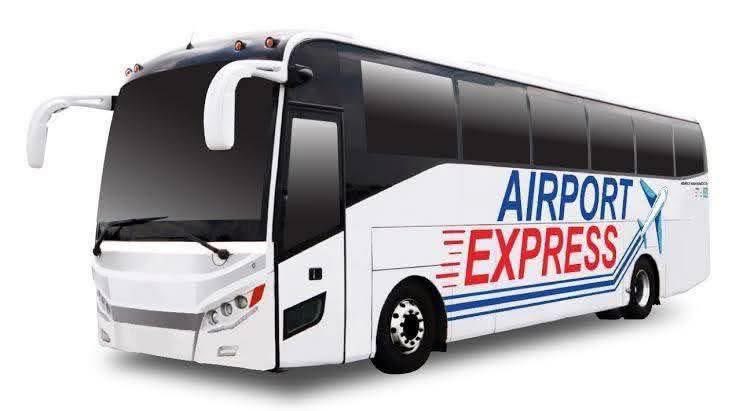 За нисэх рүү явдаг автобусанд сууж онгоцноосоо хоцрох вий.
Ямар ч юманд төлөвлөлт муу, хайнга хариуцлагагүй ханддагаа болиосой...

Нисэхийн автобусанд сууж үзлээ. 

Үнэхээр Монголчууд ажил хийж чадахгүй хүмүүс юмаа гэдгийг л дахин мэдэрлээ. 9:55 минутаас талбай дээрээс хөдлөөд