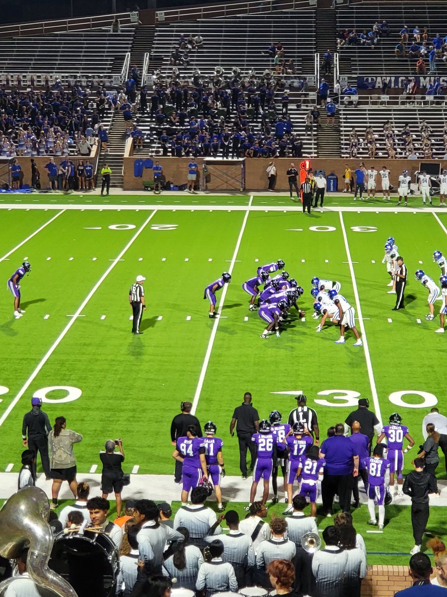 MrhsGirls_Bball's tweet photo. Who else loves the victory formation?! Congratulations @MRHS_MavsFTB 🤍💜 https://t.co/E4VBIUVP1q