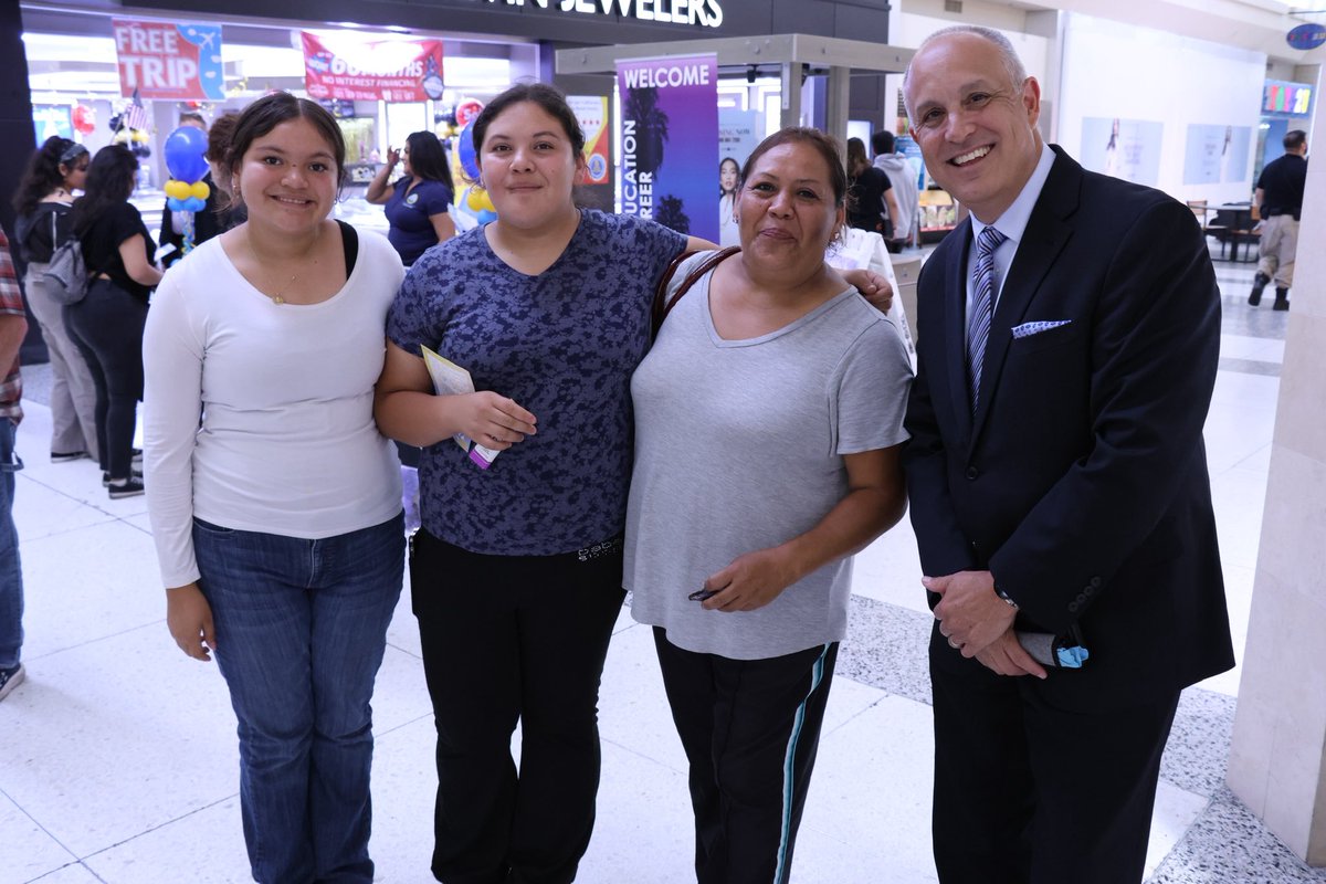 SBCityUSD's tweet image. College Night at Inland Center Mall was a huge success! Our SBCUSD students showed up with curiosity, drive and a clear vision for their futures. Their brilliance is paying off — they are college bound, and we couldn’t be prouder. 🎓💫
#SBCUSDShines #CollegeBound #FutureIsBright