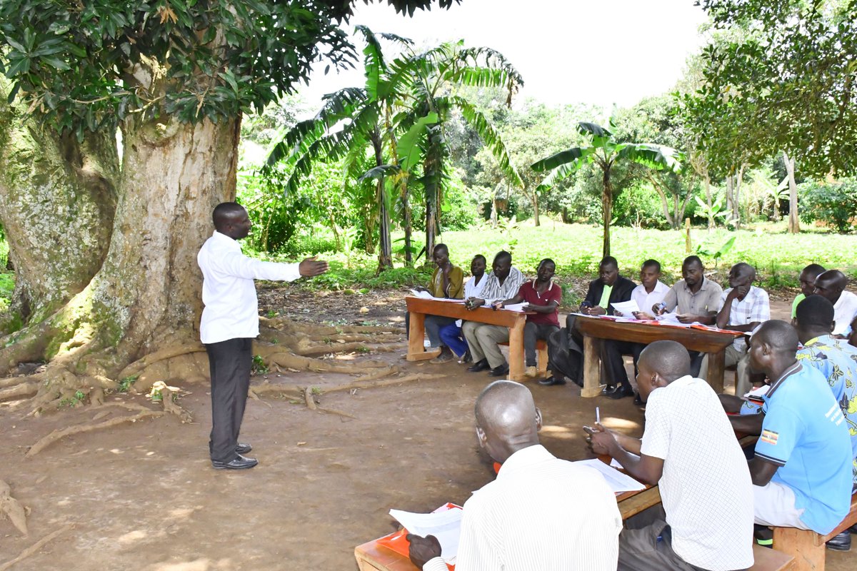 Somerouganda09's tweet photo. Under the #REALFathers project, mentors from the 8 intervention districts, ie Nakasongola, Luweero, Buikwe, Kayunga, Kamuli, Iganga, Mayuge, and Bugiri district have kicked off Phase 3 training. https://t.co/bL2OK5DJr7