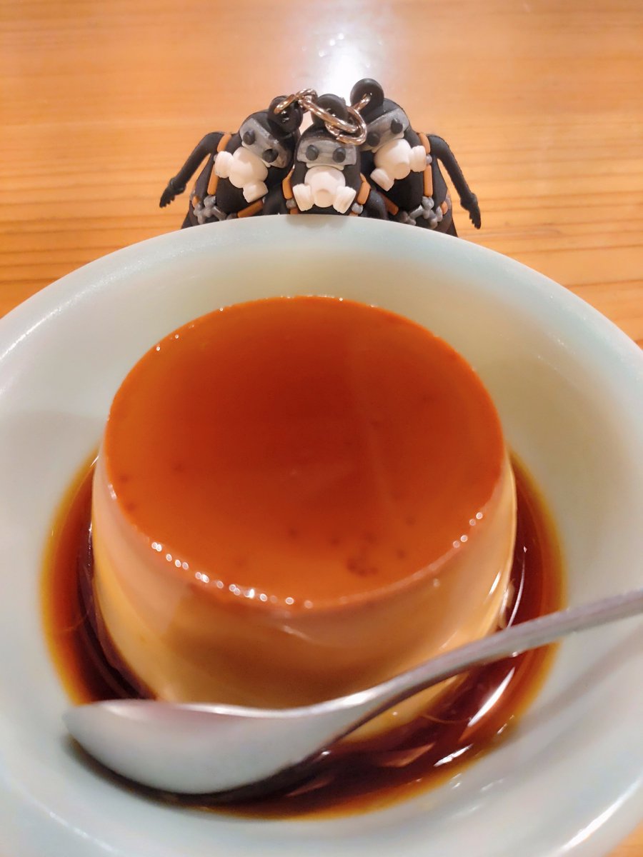 spitaroger's tweet photo. デザートはプリン🍮💕
となると必然的に発生する例の問題
『どーやって３等分するんだよ!?』
https://t.co/avlo1nmrQy

#3バカちゃん #JUNKHEAD #FRESHPEACH https://t.co/8lbkWNkkjZ