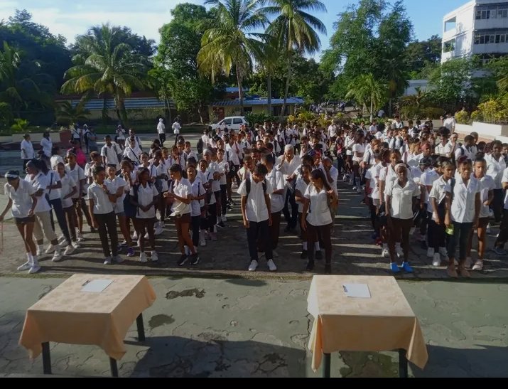 Se realiza en la facultad de Ciencias Médicas de Santiago de Cuba,acto de Ingreso a la FEEM, paso relevante para los jóvenes cubanos, ya que representa un compromiso con su desarrollo educativo y social, alineado con los valores de la Revolución.
#FEEM 
#FETS