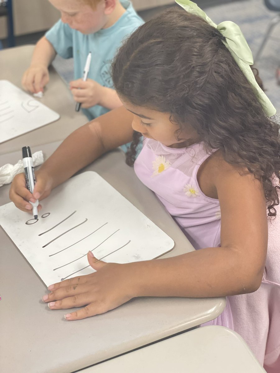 marnellandrea29's tweet image. Today we practiced 2-digit numbers by drawing tens and ones on our white boards. @VV_Voyagers #fabulousfirsties #welovemath