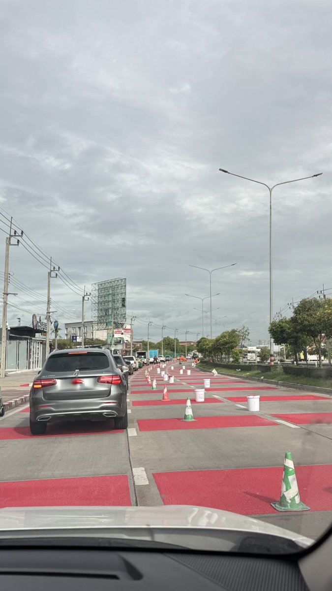 ไม่รู้ว่า กทม.คิดอะไรอยู่ถึงมาทาสีถนนใหญ่ตอนเช้าเวลาเร่งด่วนที่คนไปทำงานกัน รถติดมากครับ ผมได้แจ้งเรื่องนี้ต่อสำนักการโยธา กรุงเทพมหานครแล้ว ไม่ควรเกิดขึ้นอย่างยิ่ง

#ประเวศ #พรรคประชาชน