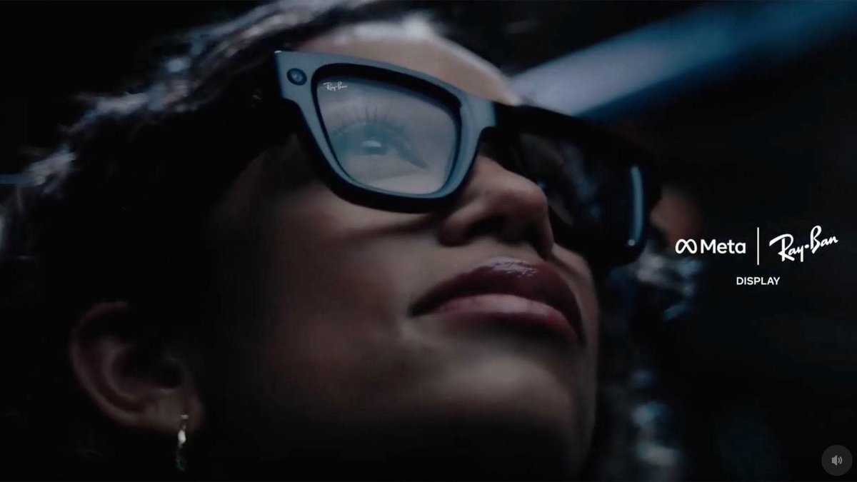 TechWAaron's tweet image. Meta just dropped the Ray-Ban Displays at #MetaConnect2025 👓🔥
Features:
• Heads-up display for photos, videos, messages & maps
• Live captioning
• Video calls
• Neural band integration
The hottest smart glasses on the market right now!