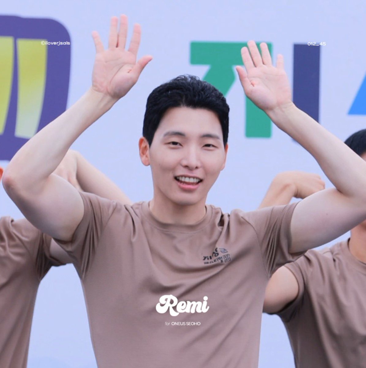 너 누긔야 누군데 이렇게 눈썹이 많아