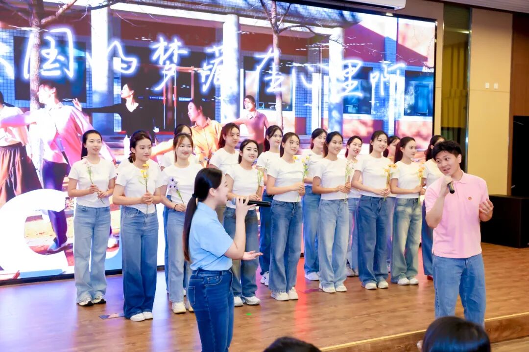 CUFE1949's tweet image. 🍎 CUFE marked #TeachersDay with a celebration at Shahe Campus, honoring outstanding faculty for their dedication to education, research and student growth.

#CUFE #Education #ExcellenceInTeaching