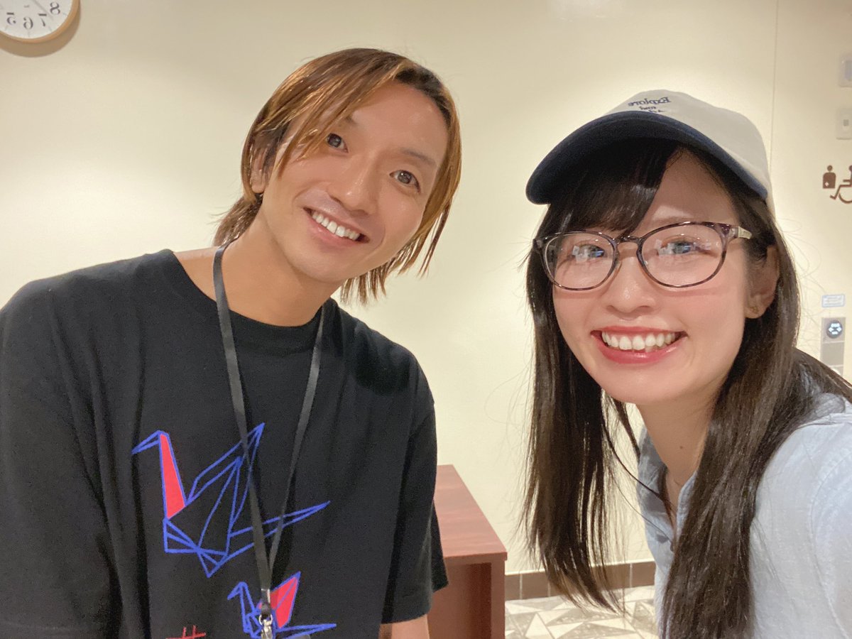 #サヨナラソング 
ずっと劇場の広さに対して降りたバトンがどうなるのか気になっていて、何かの象徴や風刺なんじゃないかとか考えていましたが、最後の美しさたるや。
小関さん臼田さんのお人柄と面白さがギュッと詰まってほっこりでした。
鴻上さんや昔から知ってる方々に会うと新人に戻った気持ち☺️