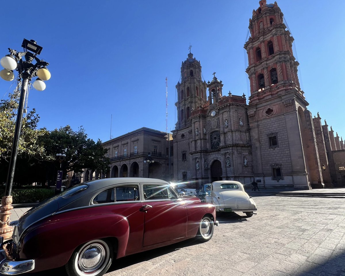 📺 ¡#SanLuisCapital, en las pantallas y ante los ojos del mundo!

Esta semana se estrenó la serie “Las muertas”, una producción de <a href="/NetflixLAT/">ɐɔᴉɹéɯɐouᴉʇɐ˥ xᴉlɟʇǝN</a> dirigida por #LuisEstrada, filmada en locaciones de nuestra ciudad. 🎬🙌🏻

Me llena de orgullo que San Luis sea el escenario para una