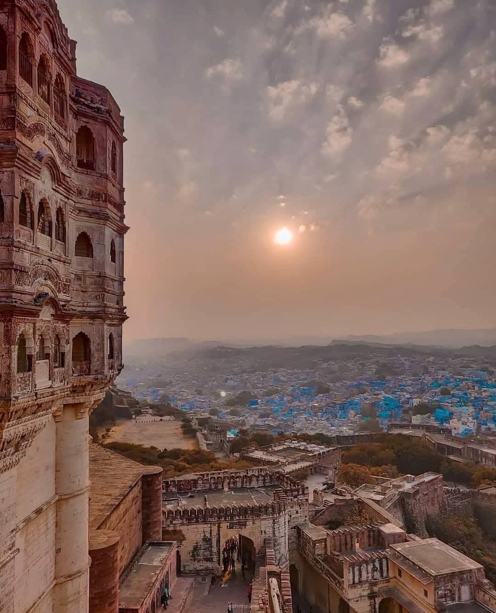 Jackie_Sirmandi's tweet image. 🌸 "Good Morning X Family 🌞✨ Let’s start the day with love, positivity &amp;amp; blessings together."
#GoodMorning #Jodhpur #Viewers #XFAMILY #18septembre #happylife 
@XCorpIndia @DRMJodhpurNWR