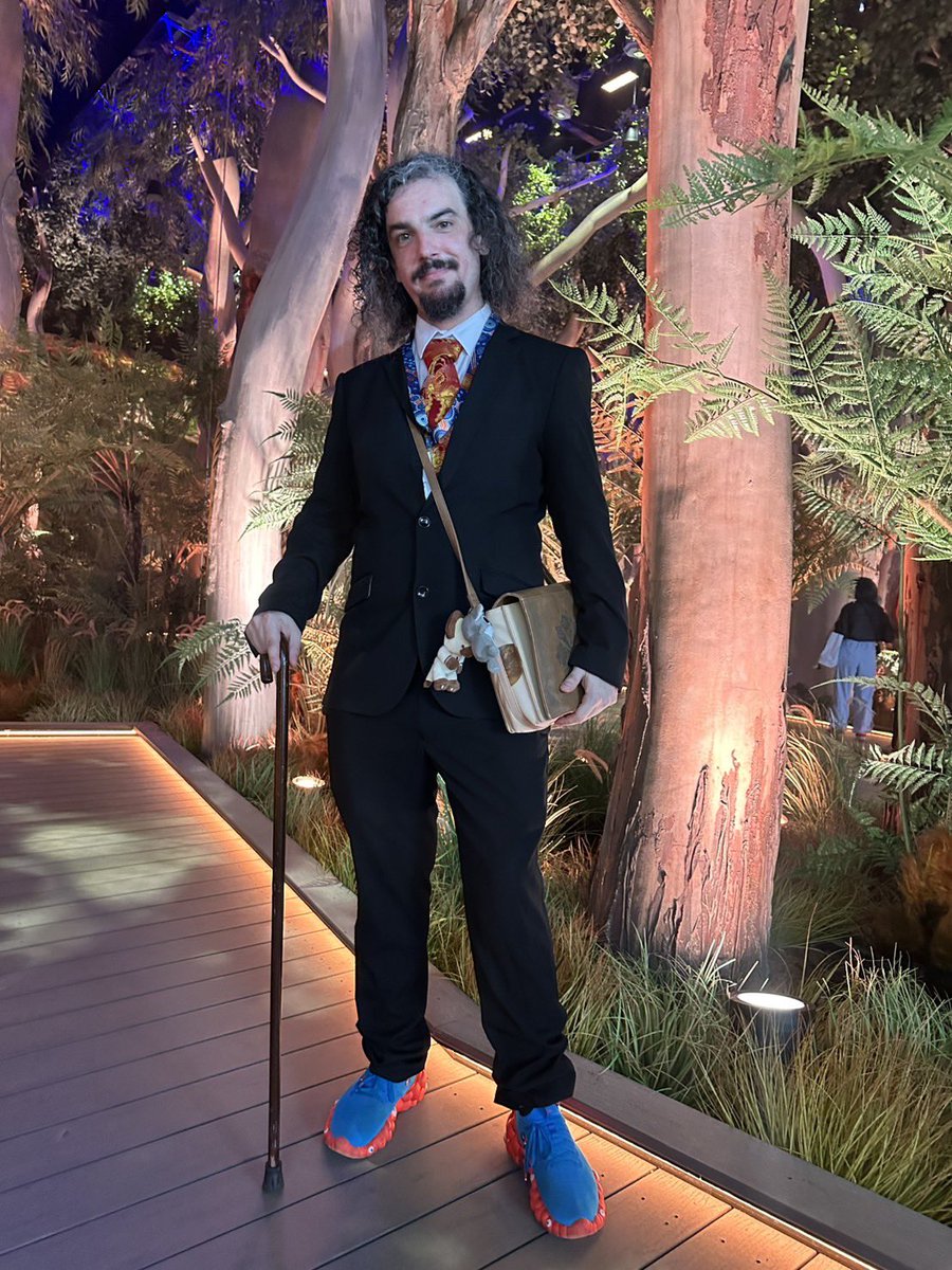 Balloon day! (But the balloons aren’t appearing…) Level 38 now.

Cleaned myself physically and mentally up a lot over the last year. This photo is relatively recent!

Hopefully in the future I won’t need the cane as much, but eh I’ve made it work.