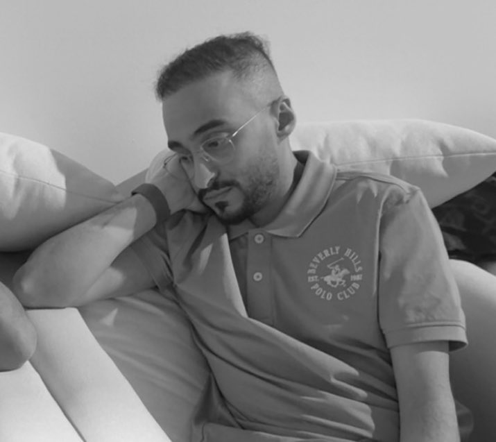 يقولون في واحد ما قدر يطلع لباريس <a href="/Drb7h1/">Drb7h</a> بس ابشرك الحمدلله باريس براد والامور طيبه لا تشيل هم 😎