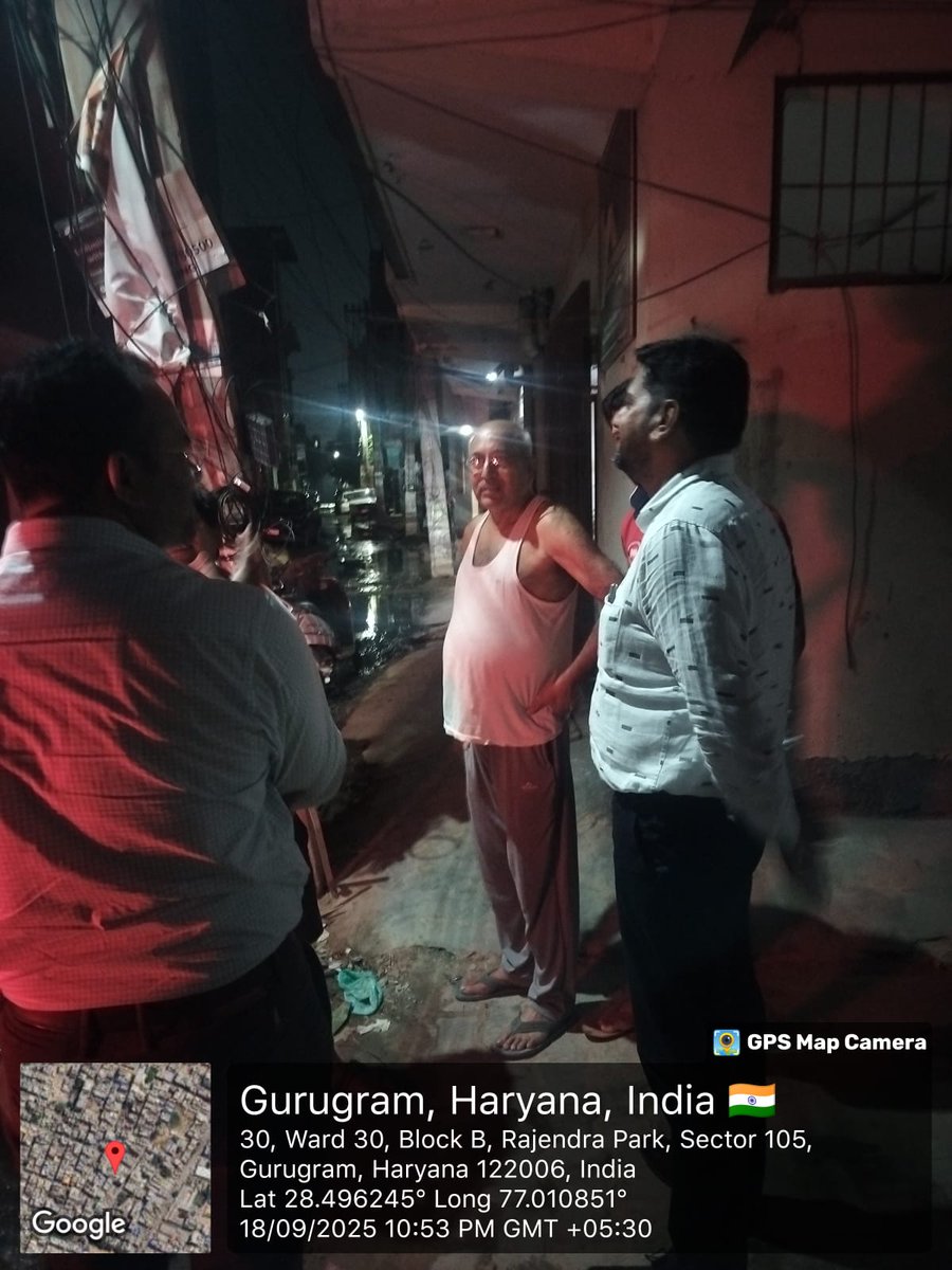 MunCorpGurugram's tweet photo. #RajendraPark साइट निरीक्षण अपडेट 

कार्यकारी अभियंता श्री सुंदर श्योराण ने देर रात राजेंद्र पार्क एवं विष्णु गार्डन का निरीक्षण किया। 

उन्होंने स्थानीय निवासियों से सीधे संवाद कर उनकी समस्याओं को सुना और समयबद्ध समाधान का भरोसा दिलाया। ✅

@MoHUA_India @cmohry @NayabSainiBJP @Rao_InderjitS @RaoNarbir @VipulGoelBJP @MukeshSharmaGG @csharyana @DiprHaryana @DC_Gurugram @PradeepIAS_HR @diprogurugram1 @sumedhasharma86 @leenadhankhar @SurensinghNBT @sandeeprattan92 @Saumyacritic