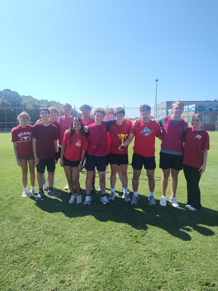 CHowie4's tweet photo. @CHS_BlueEagles Team Español beat Team Français in the annual soccer matchup today!! woo hoo!! 🇪🇸 🇫🇷 https://t.co/m4wabgRLE6