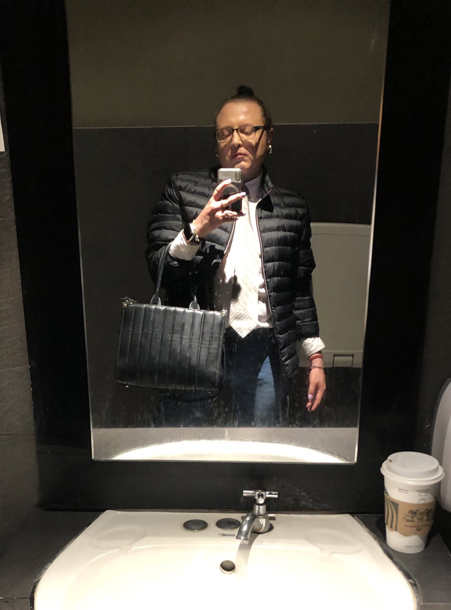 Hoy jueves hice todo lo de un mes… #redcarpet 👠 #thursdaymotivation ✨