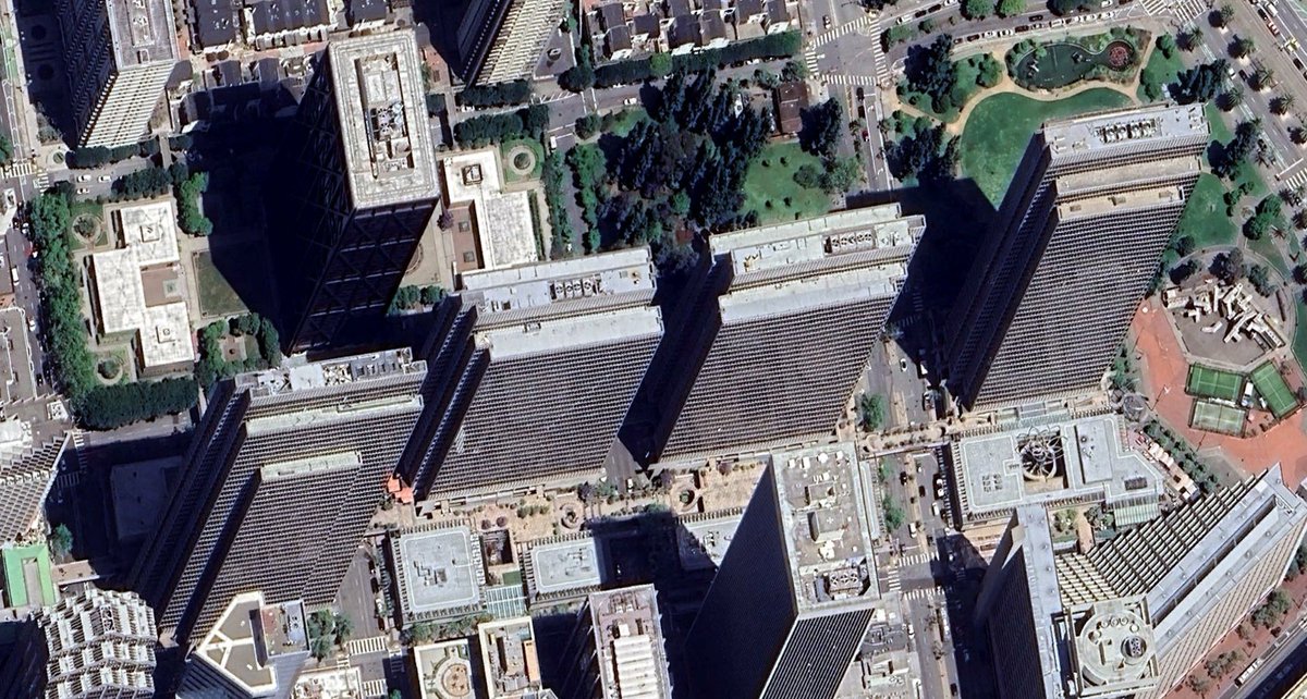 treeeckob's tweet image. the embarcadero center architecture is so retro digital-futuristic, always reminds me of like chips and transistors on a board