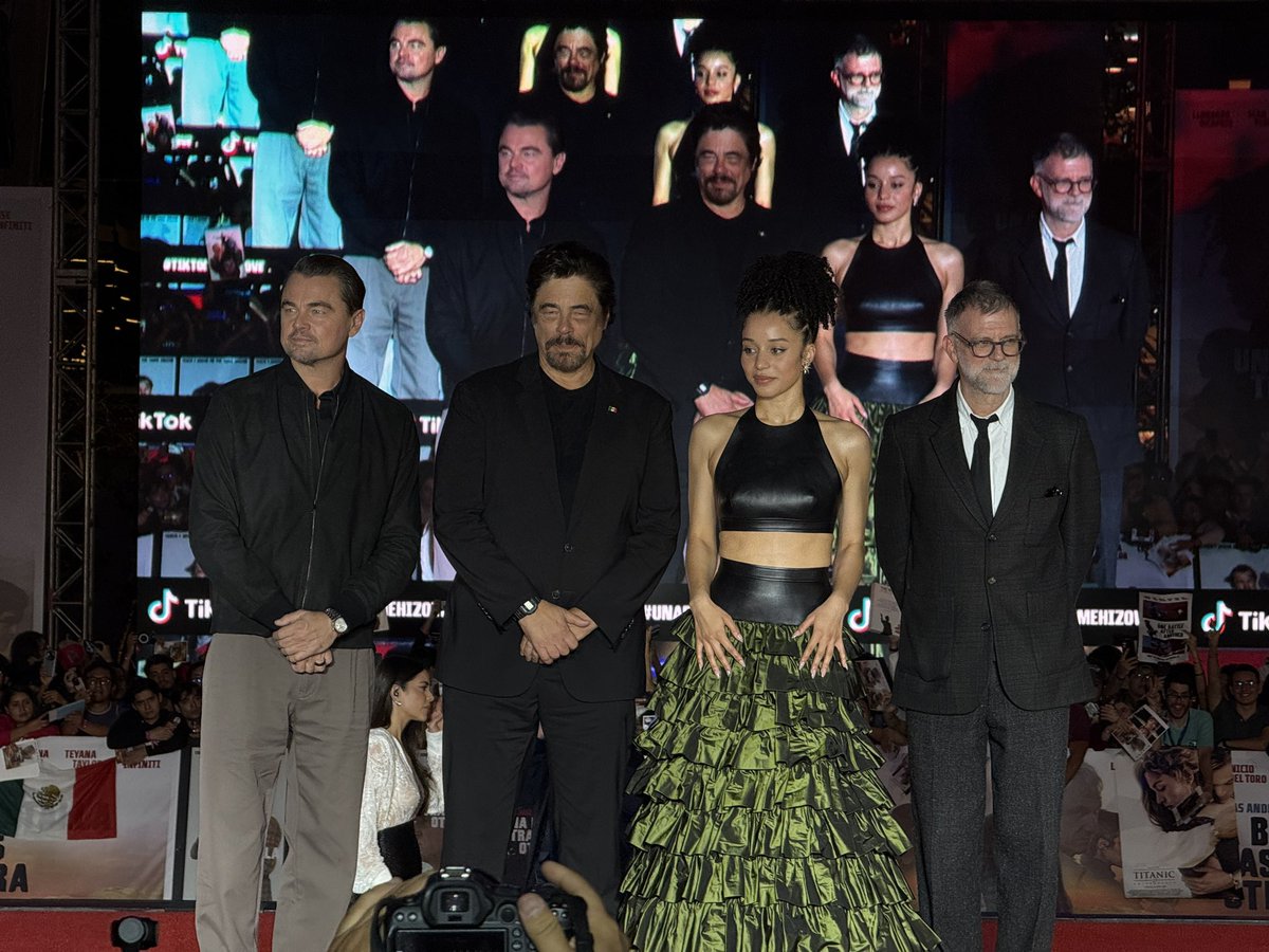 Moveeks's tweet image. Terminando la alfombra roja de #UnaBatallaTrasOtra, donde estuvieron #LeonardoDiCaprio, #BenicioDelToro, #ChaseInfiniti y el director #PTAnderson
@WBPictures_Mx