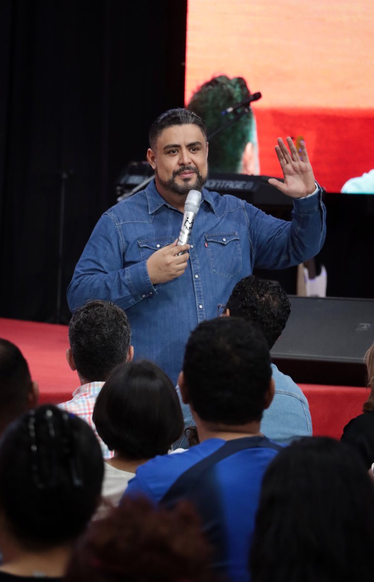 "Dios tiene tu vida en Su mano ✋, no la entregues al temor" <a href="/PastorVladimir/">VLADIMIR RIVAS.</a> #AsesinosDeLaConfianza