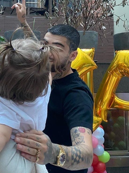 Ljpstardust91's tweet photo. Feliz aniversário para a khai a princesinha do Zayn, que o dia dela seja incrível e repleto de coisas boas🥺❤️ https://t.co/QlYdbyjd8T