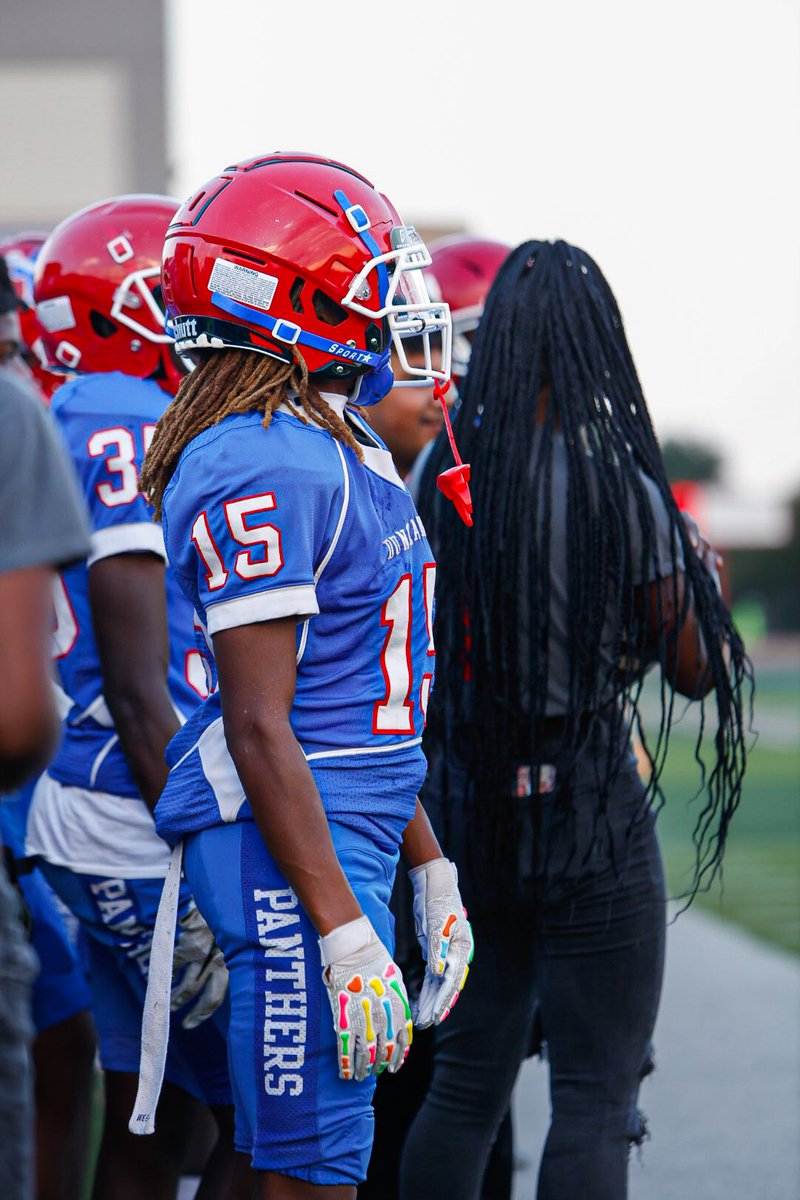 thegreatestbr2's tweet photo. Dville vs hachie game #AGTG 🙌🏾✅ https://t.co/y9E1YicvYE