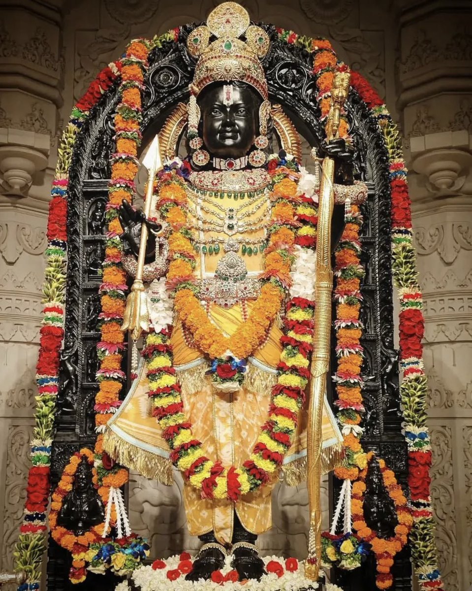 ErAnkurhindu25's tweet image. जो करे इस दरबार का दर्शन,
पाए जीवन में सुख का वंदन।
मंगलकारी, कल्याण स्वरूप,
राम दरबार सदा रखे अनूप।। 

जय श्री राम 🚩 
सियापति रामचंद की जय🚩
#BoycottHDFC 
#RoboShankar