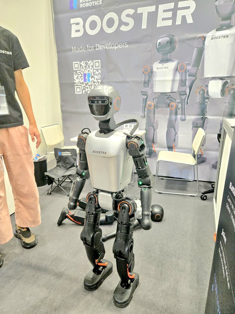 kmoriyama's tweet image. もらいものでお昼ご飯
ロボットはいつものPFR、ugo、Doogのほかオリムべクスタとか
あとBooster Roboticsがなぜか出展していた
