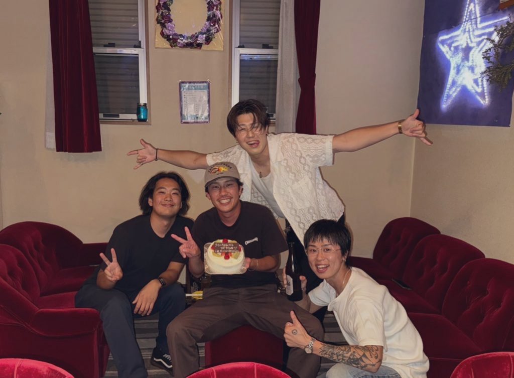 1995_0301's tweet photo. family
😭 🫰 https://t.co/As9wTMAlxK