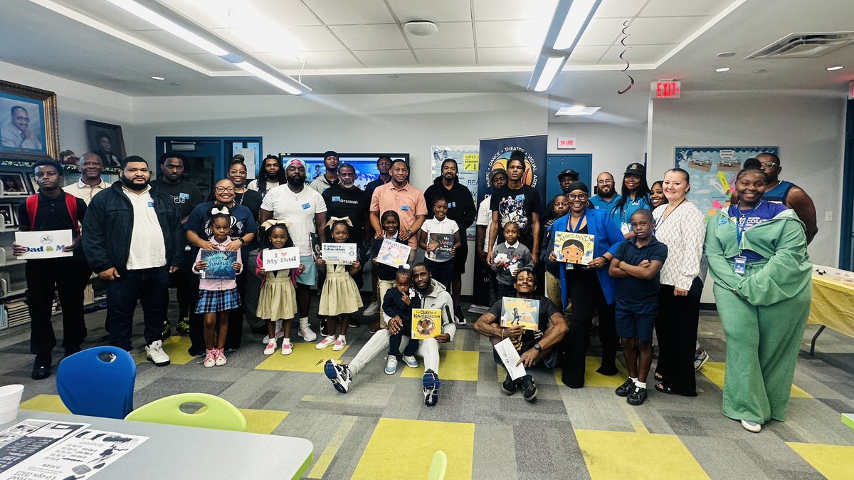 charlesdrewk8's tweet image. We’re still soaring from the incredible energy at our Fathers In Action Read-A-Thon! A huge thank you to all the fathers and father figures who joined us and also gave us a hand in setting up our school’s food pantry. GOOOO RAMSSS!!! 🐏💙
#yourbestchoicemdcps #fathersinaction