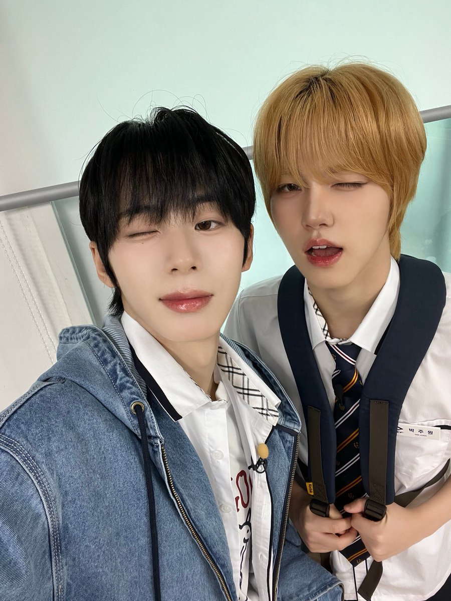 25.09.18 Weverse🐶🐯💗

댕댕즈 사진📸𖤐⸒⸒ 

#아홉 #AHOF #댕댕즈　
#서정우 #JEONGWOO 
#박주원 #JUWON
#댕댕즈_영원히_사랑해