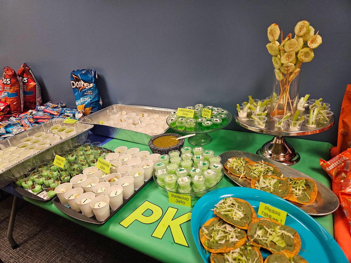 CunninghamHisd's tweet image. 🎉🍎🥦 Our campus had a Food Color Party today! Each grade level brought foods by color, and it was a rainbow of fun and deliciousness. 🌈✨ #ColtPride #GallopingIntoGreatness