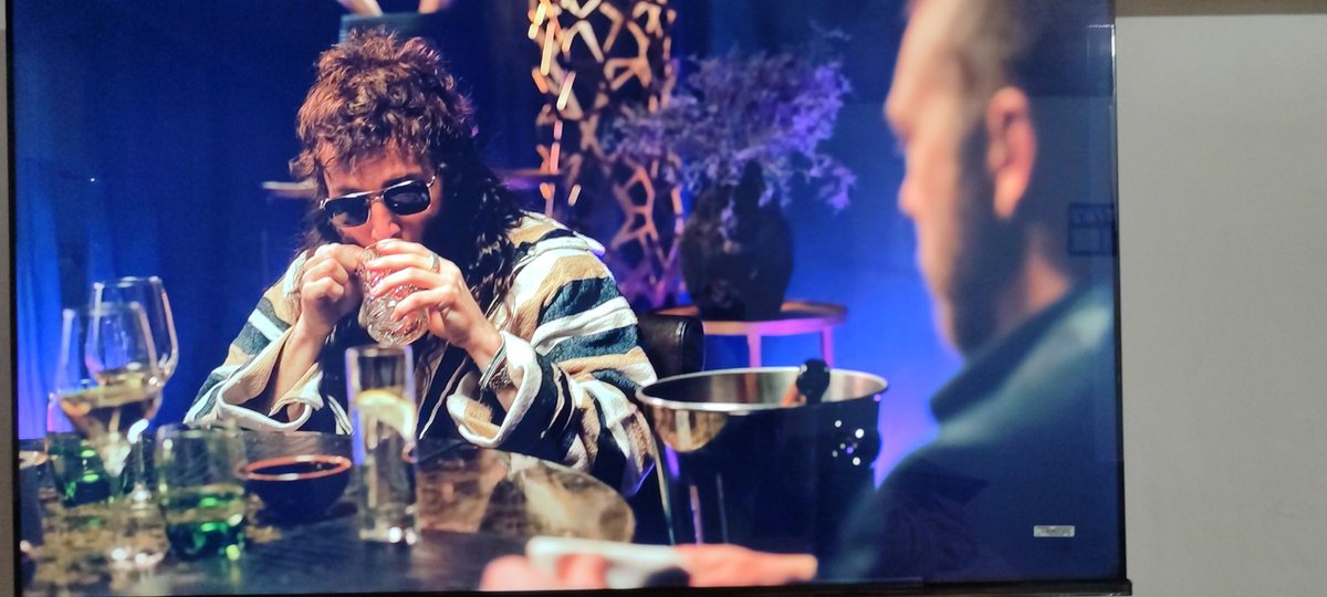 MathiWalt's tweet image. Quieres saber cómo acaba esto con #VenezuelaLibre 
Entonces ve desde el minuto 14:40
Episodio 5 de la temporada 2 de la serie holandesa &quot;Undercover&quot;