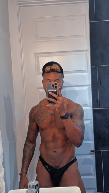 Watch your fave kuya 🇵🇭's leaked NSFW photo on TwXstars