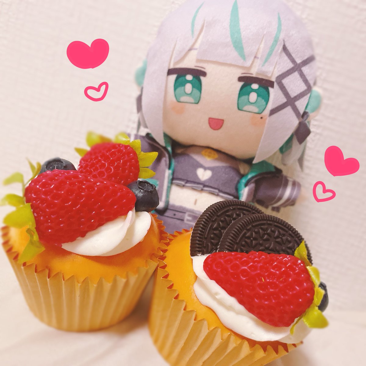 ぬいぐるみに餌付けしてる