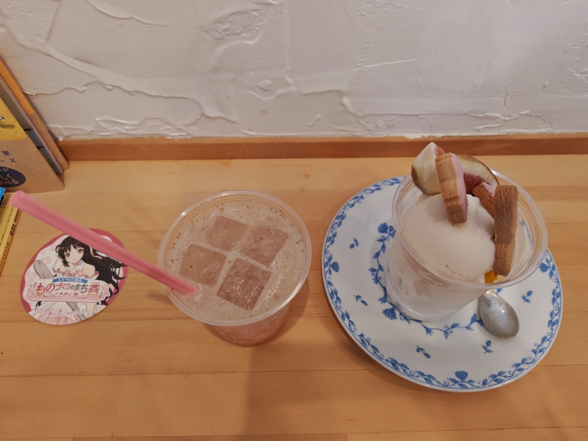 mopeteki's tweet photo. more cafeでしいらソーダとしいらパフェをいただきました。開店早々満席でした。大変美味しくいただきました。記念弁当も有ります。
＃駅メモ
＃燕市
＃粟生津しいら
＃morecafe https://t.co/4ciuIVkPb2