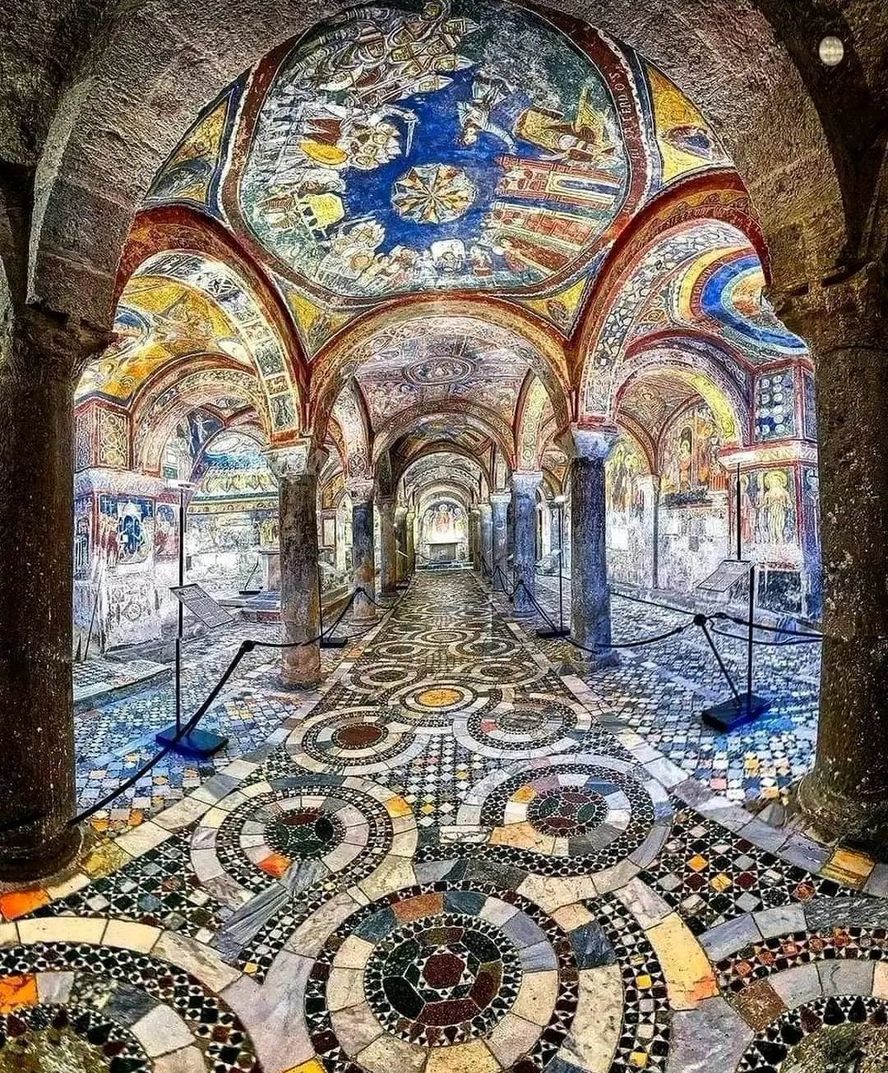 The Crypt of San Magno, Anagni, Italy 🇮🇹

An extraordinary example of Italian medieval religious art lies hidden in the historic town of Anagni, located about an hour southeast of Rome. Also known as the City of Popes (four Popes hailed from the town), Anagni is crowned by its