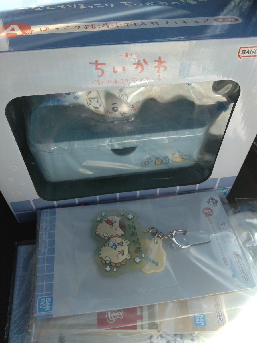 pongb31's tweet photo. 昼の忙しい時間にちいかわくじ引いて店員さんごめんね…でもA賞引けたからハッピー⤴️⤴️⤴️⤴️ https://t.co/6YlaZdCBjg