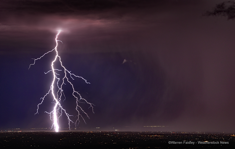 Tonight! Best #lightning over #Tucson in maybe a decade. Continuous, from sunset to 1.5 hours later. #Sony A9III video frame grab. ©Warren Faidley - #Weatherstock News Agency. #azwx #Monsoon #storm #news #Getty