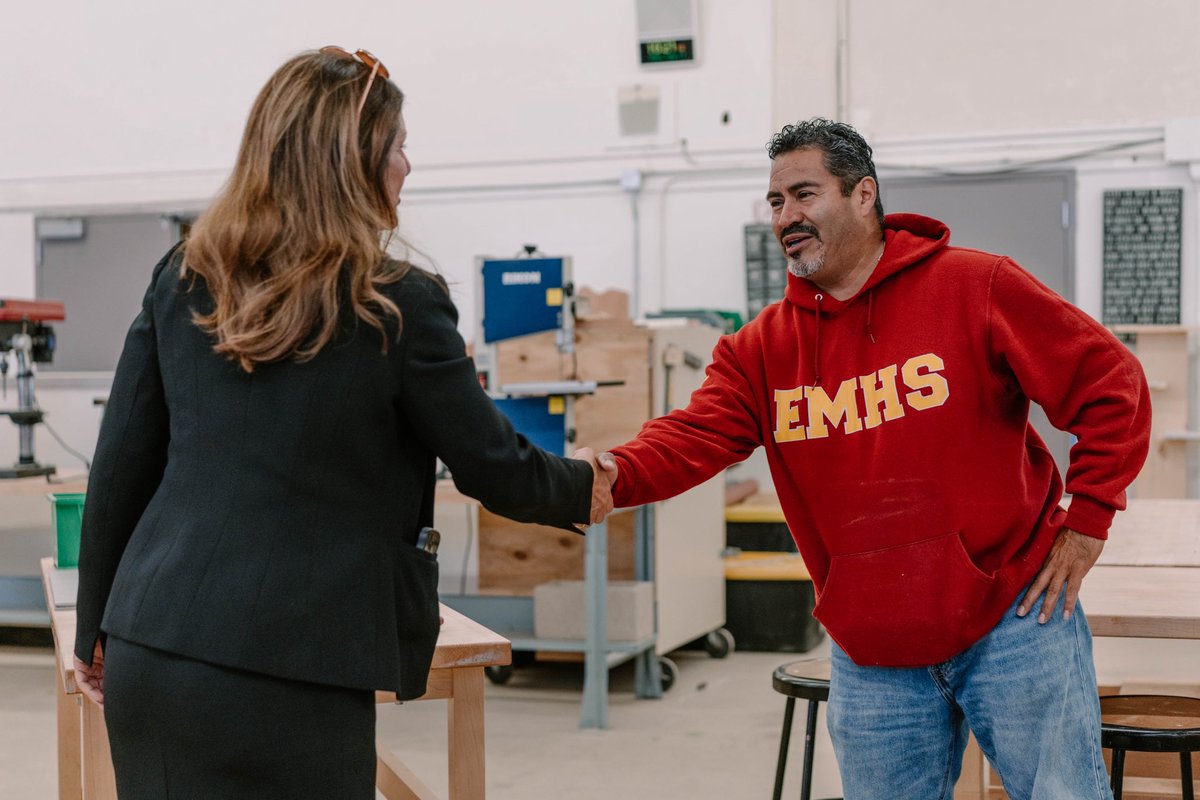 EMHSFrontline's tweet image. Thank you to our wonderful @ousdsuperintendent Monárrez for your visit to @elmodenahs yesterday. We truly appreciated your engagement with our students and your commitment to giving all stakeholders a voice. You have an open invitation to visit us anytime. ❤️💛📰