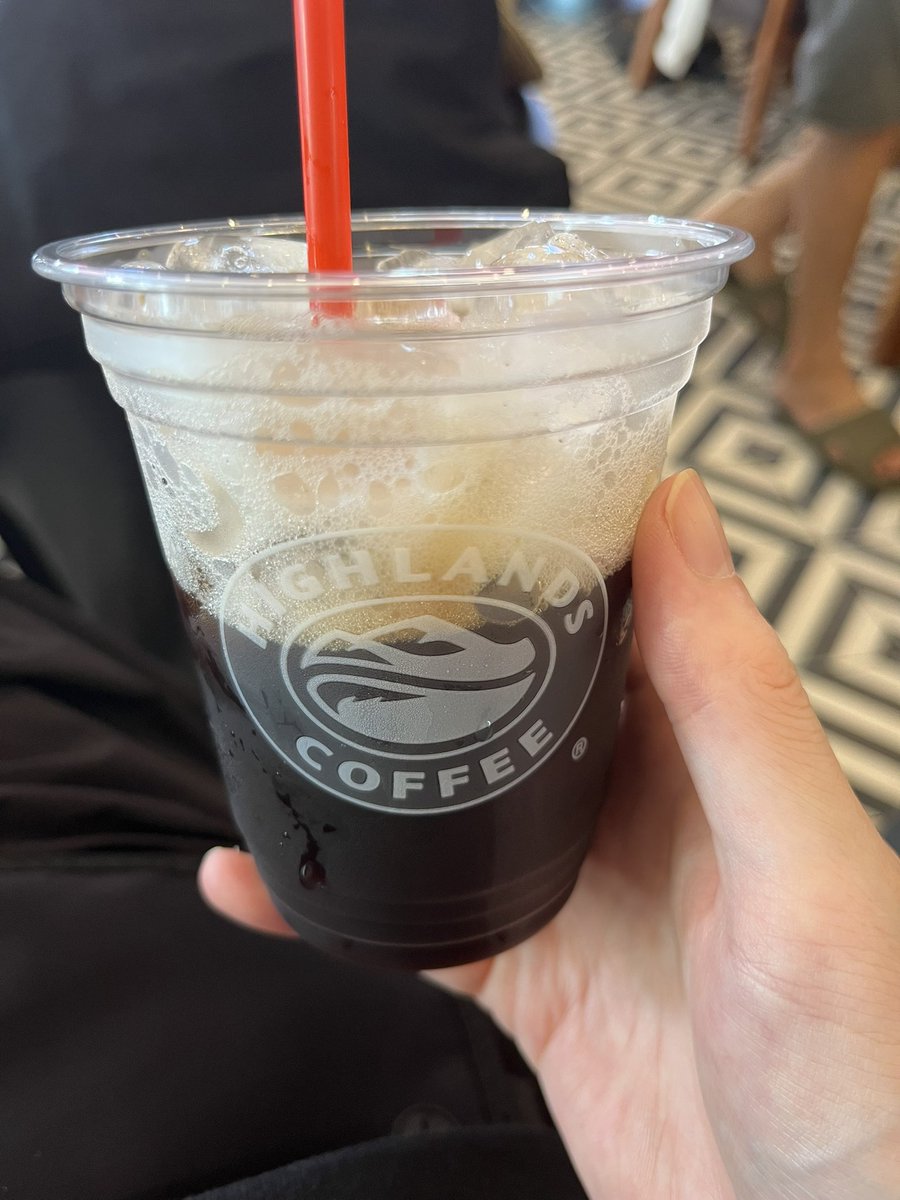 yukyukyukz's tweet image. 10時にもなるとミーケビーチは空いてくる。
暑くて現地の人が減って、観光客が増えてきてるような感じ。
ブラックコーヒーは苦いっ..☕️