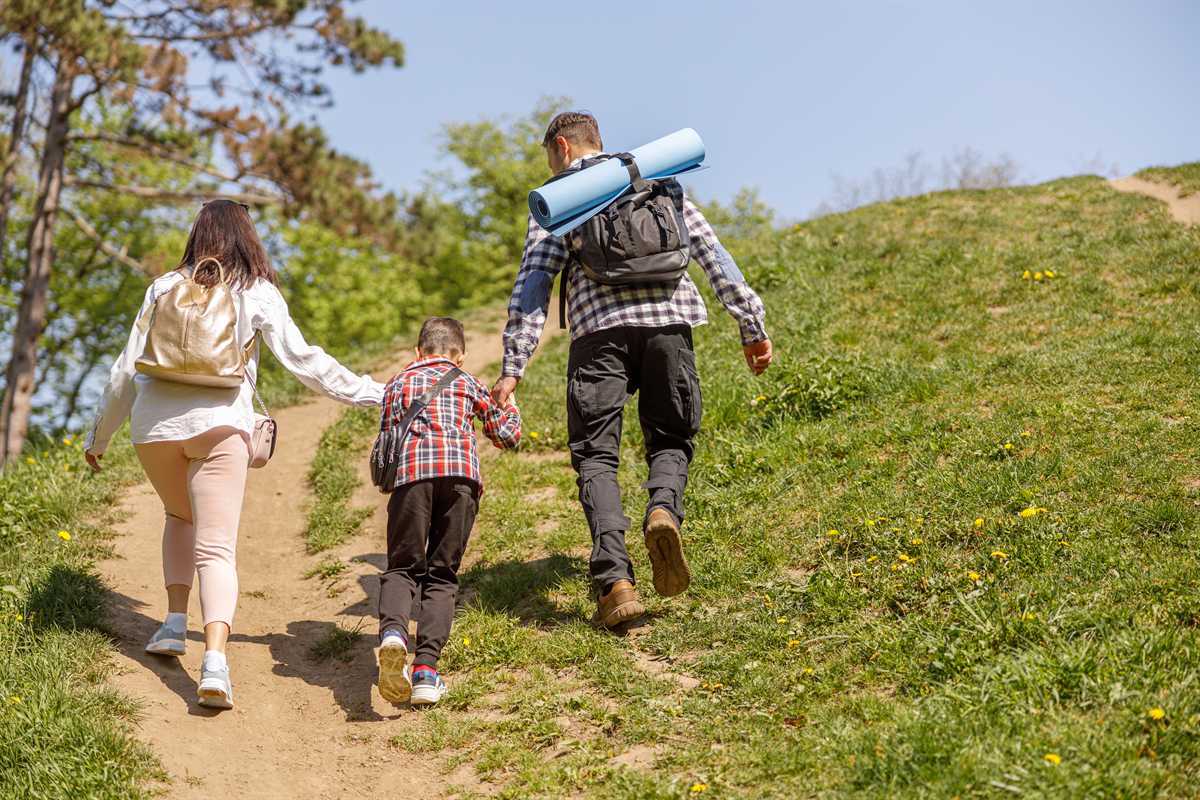 Frikdm's tweet image. 🌍✈️ Family travels, world backpacking, and nomadic adventures weave unforgettable memories — sharing sunrises on mountain peaks, local markets, and hidden trails. The world becomes a classroom and every day an adventure. 🎒❤️ #FamilyTravel #NomadLife #ExploreTogether