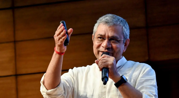 InfoblazeINDIA's tweet image. IndiaAI Mission: Govt selects 8 players including #TechMahindra, #FractalAnalytics, #BharatGen, #Avataar_AI for building LLMs 

@OfficialINDIAai 

#India #Tech #AI #LLM 
infoblaze.com/news/details/1…
Via thehindubusinessline.com