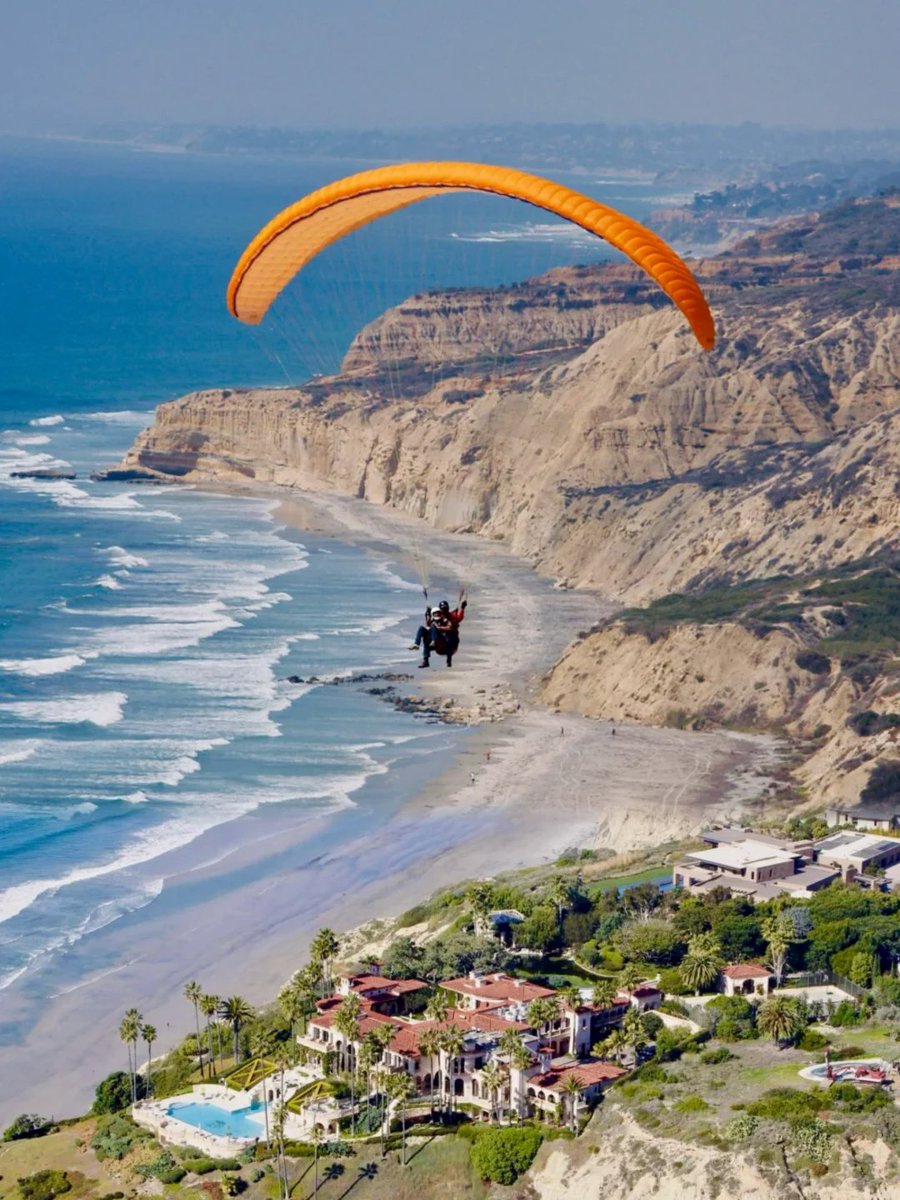 antonio_tu76734's tweet image. Just witnessed paragliders soaring above Torrey Pines—daring souls dancing with ocean winds. Even if you don’t fly, the cliffside views are absolutely epic. Don’t forget your sunscreen! 🪂☀️ #SoCalAdventures #ViewsForDays