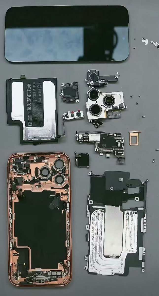 UniverseIce's tweet photo. iPhone 17 Pro Max The highest integration technology
The motherboard is even smaller than the camera, and the heat dissipation performance is also very good. https://t.co/ihEXKB3NHx