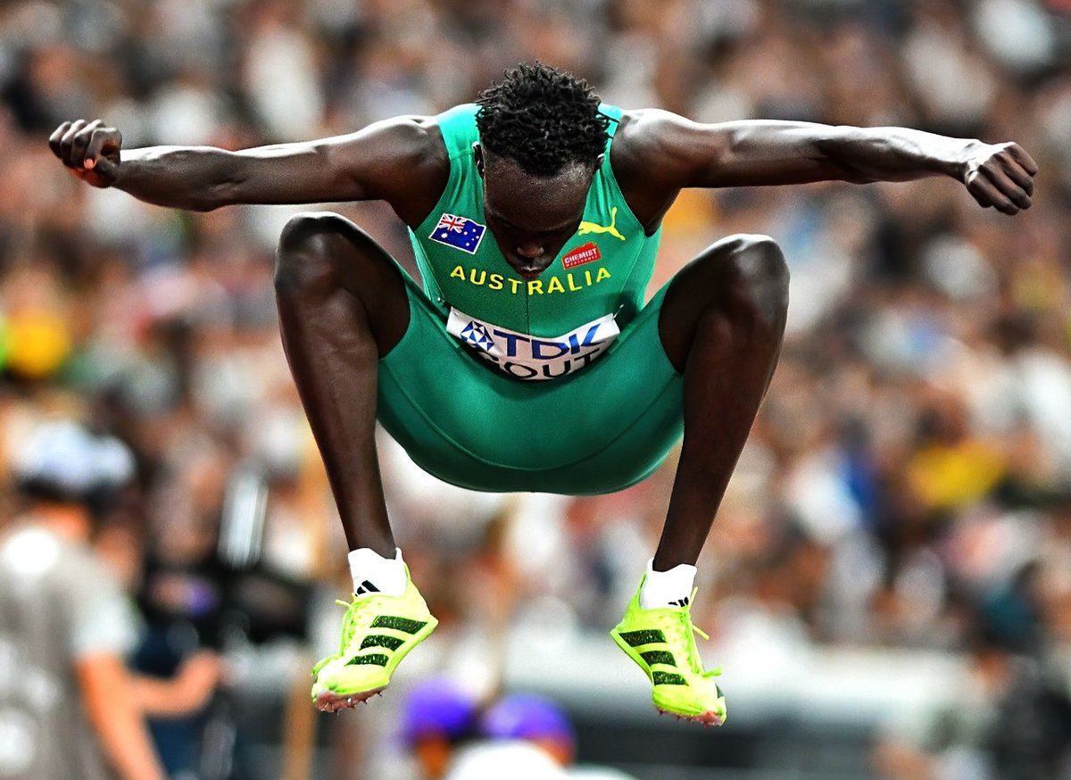 TrackFieldImage's tweet image. Gout Gout, AUSTRALIA, springs into action. 200 meters.  Tokyo 2025. 
.
.
.
.
.
.
#goutgout #200m #springy #trackandfield #athletics #australia #tokyo2025 #jeffcohenphoto  @gout.goutt instagr.am/p/DOxRdUUkncf/