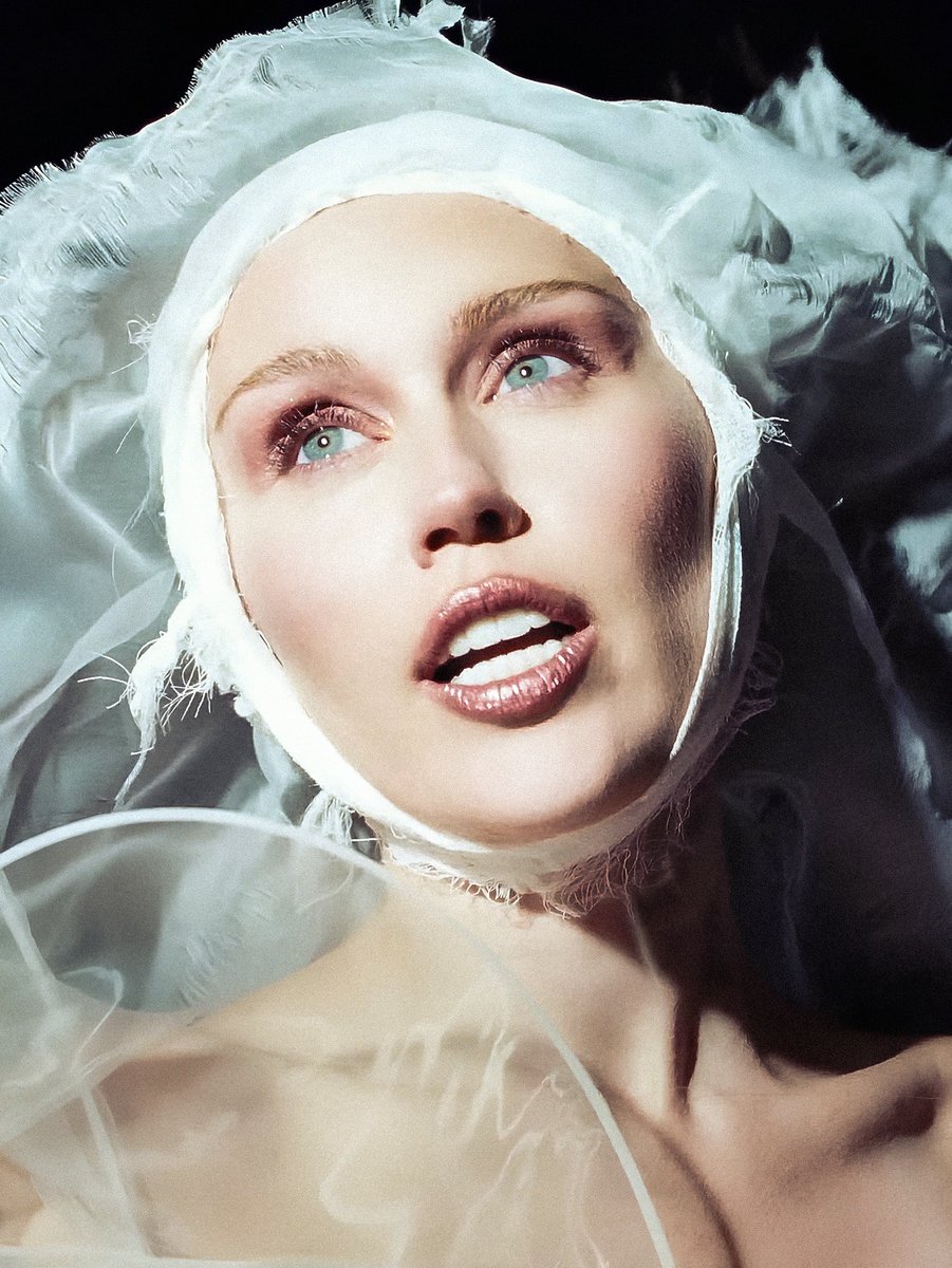 archivemileyc's tweet image. MILEY CYRUS